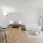 623 Mont - Superb In *