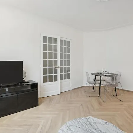 535 Mont - Superb In