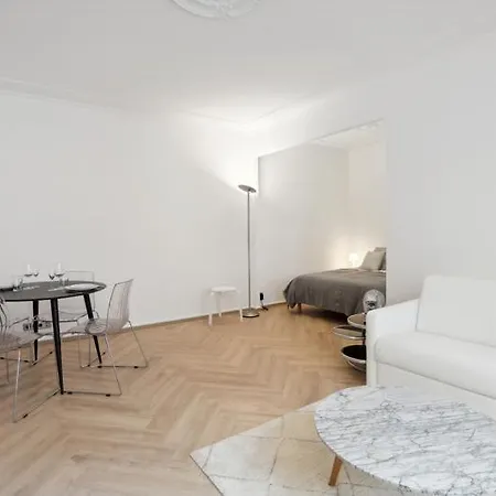 535 Mont - Superb In