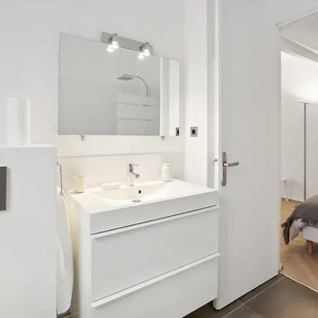 623 Mont - Superb In Paris