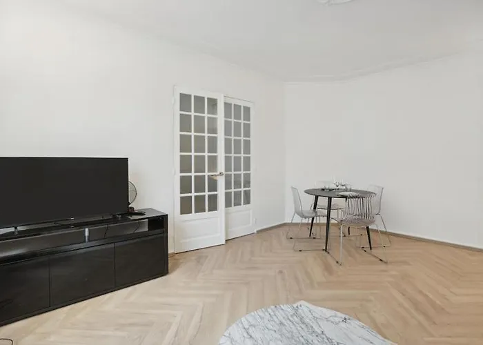 623 Mont - Superb In