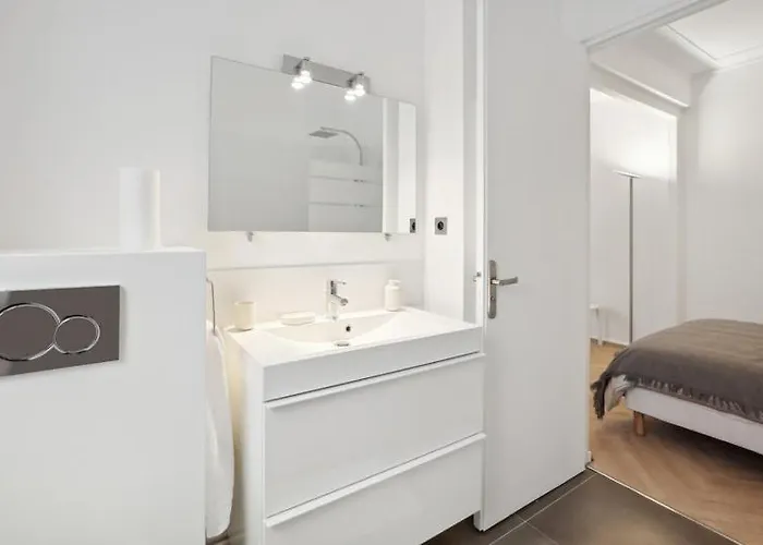 623 Mont - Superb In Paris