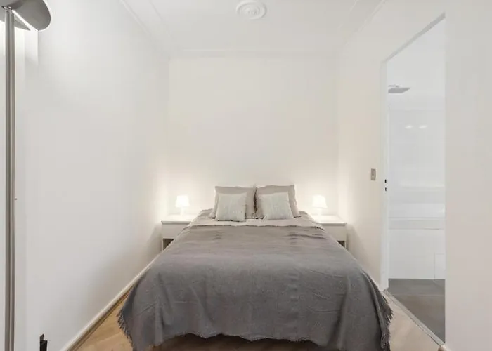 623 Mont - Superb In